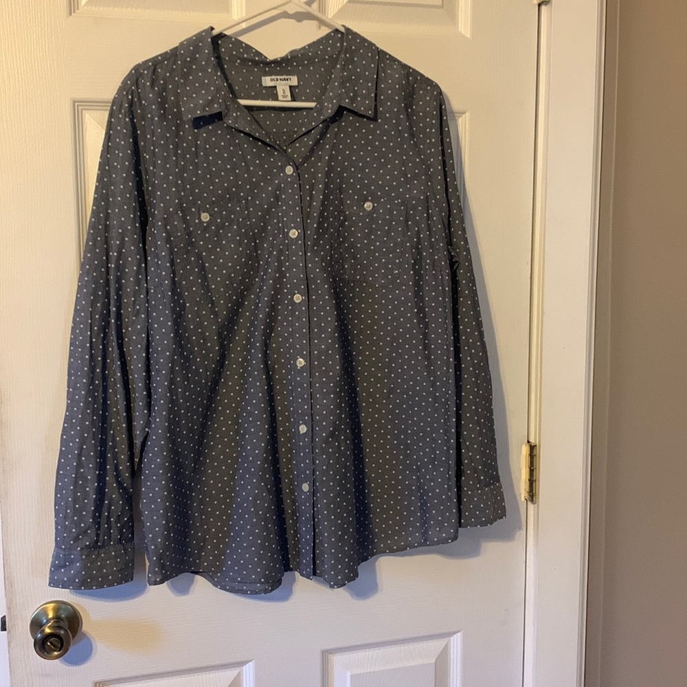 Old Navy, Size XL, Blue Denim, White Polka Dots, Long Sleeved Button Down, NWOT.
